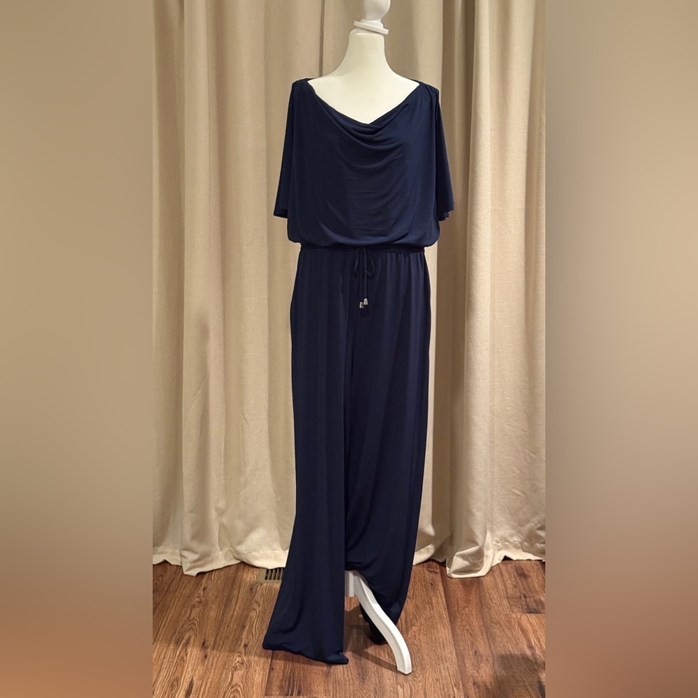 JohnPaulRichard Stylish Navy and White Garment